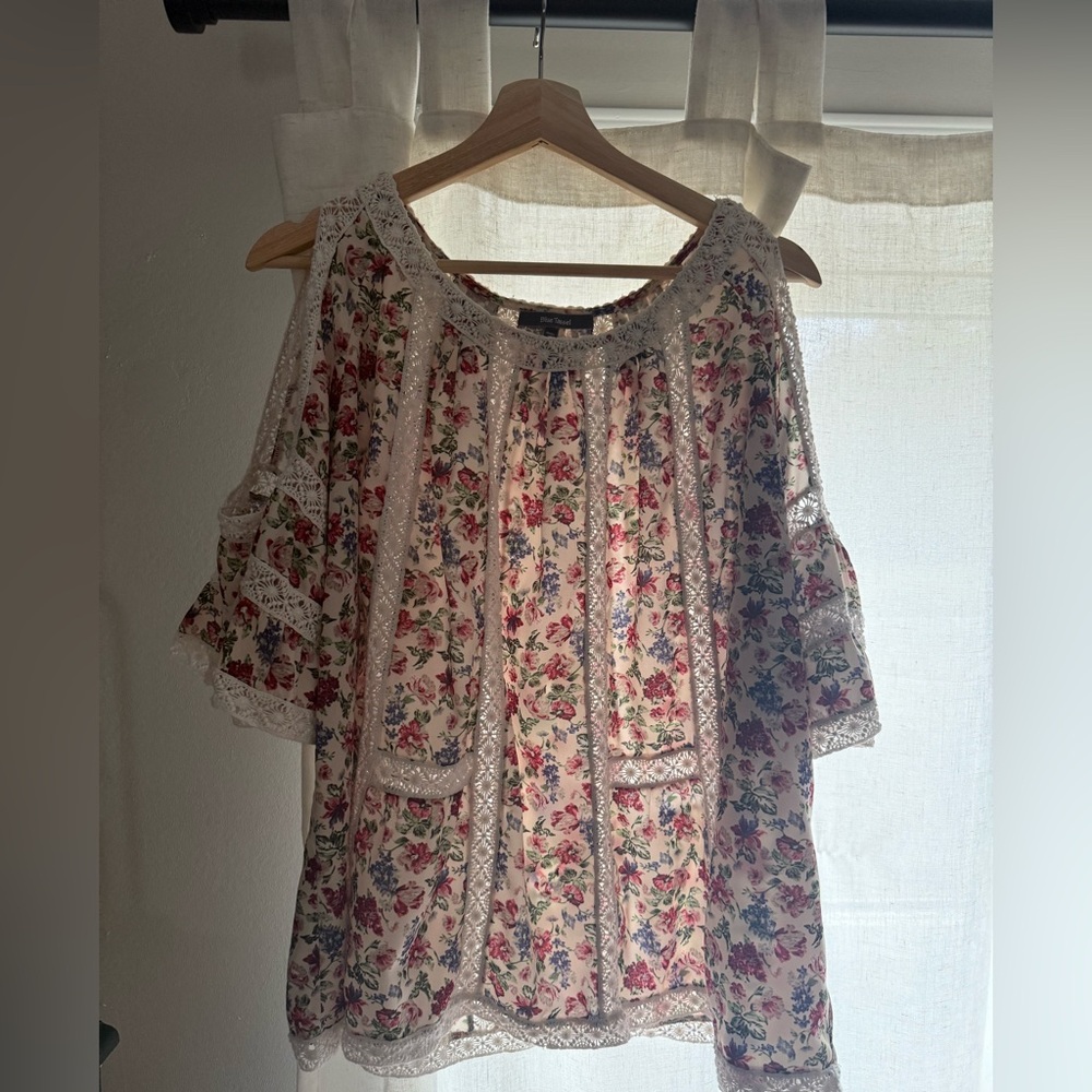 Chic Floral Lace Women's Blouse